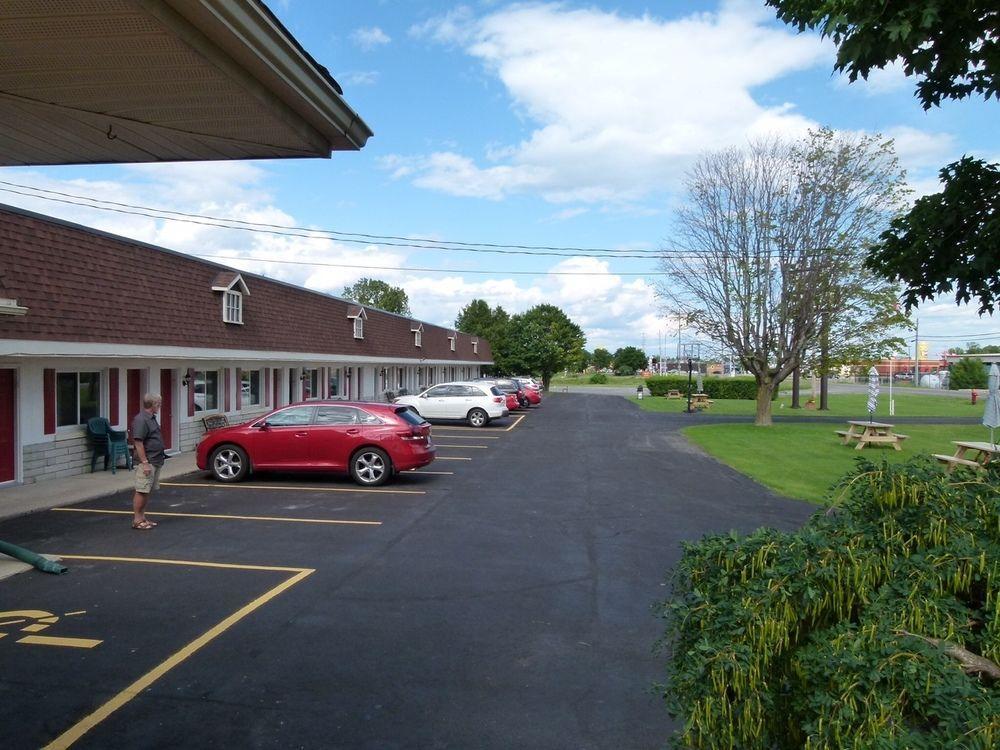 Country Squire Motel Arnprior Exterior photo